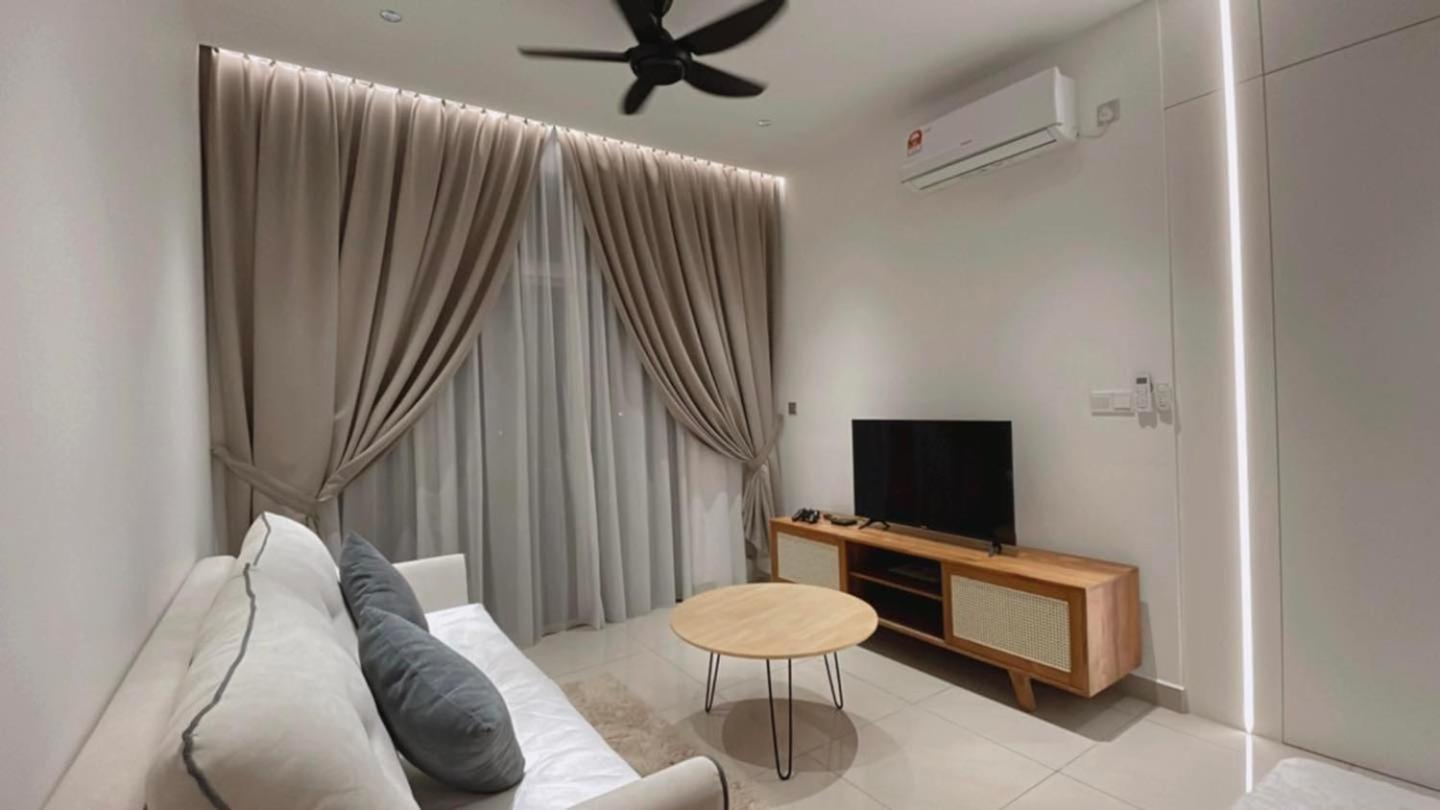 Sks Habitat Terminal Bus Netflix Jchome By Mwm Johor Bahru Exterior foto